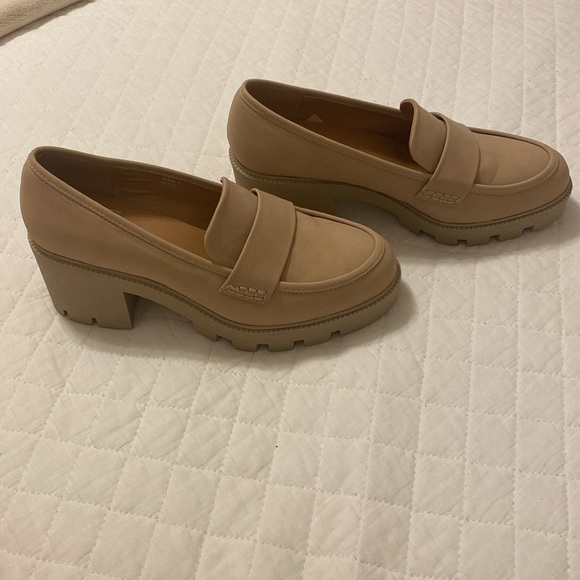 Woman’s size 9 Dolce vita shoes tan platform lug sole - Picture 3 of 5